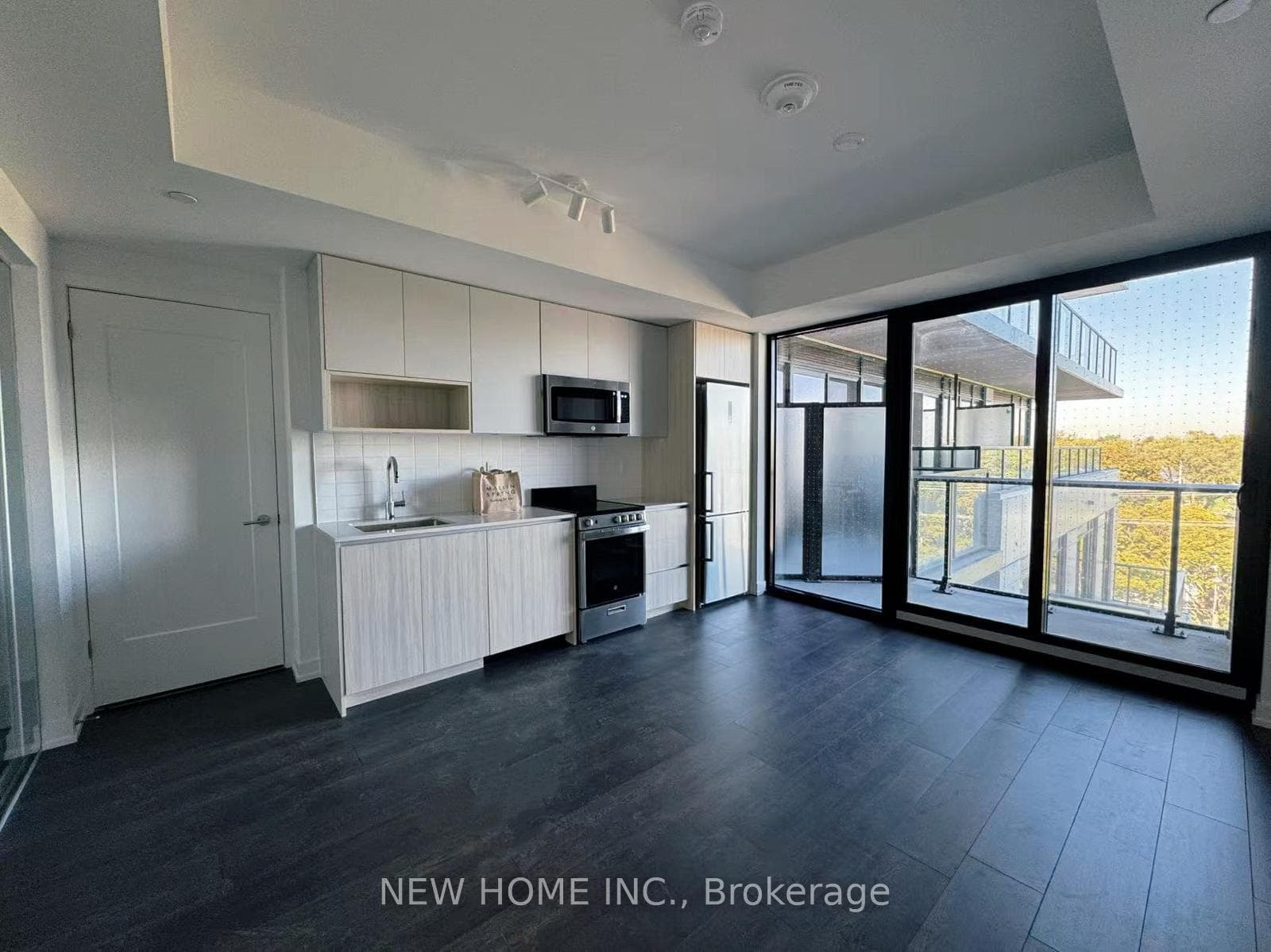 799 The Queensway N/A Unit 601 photo 1