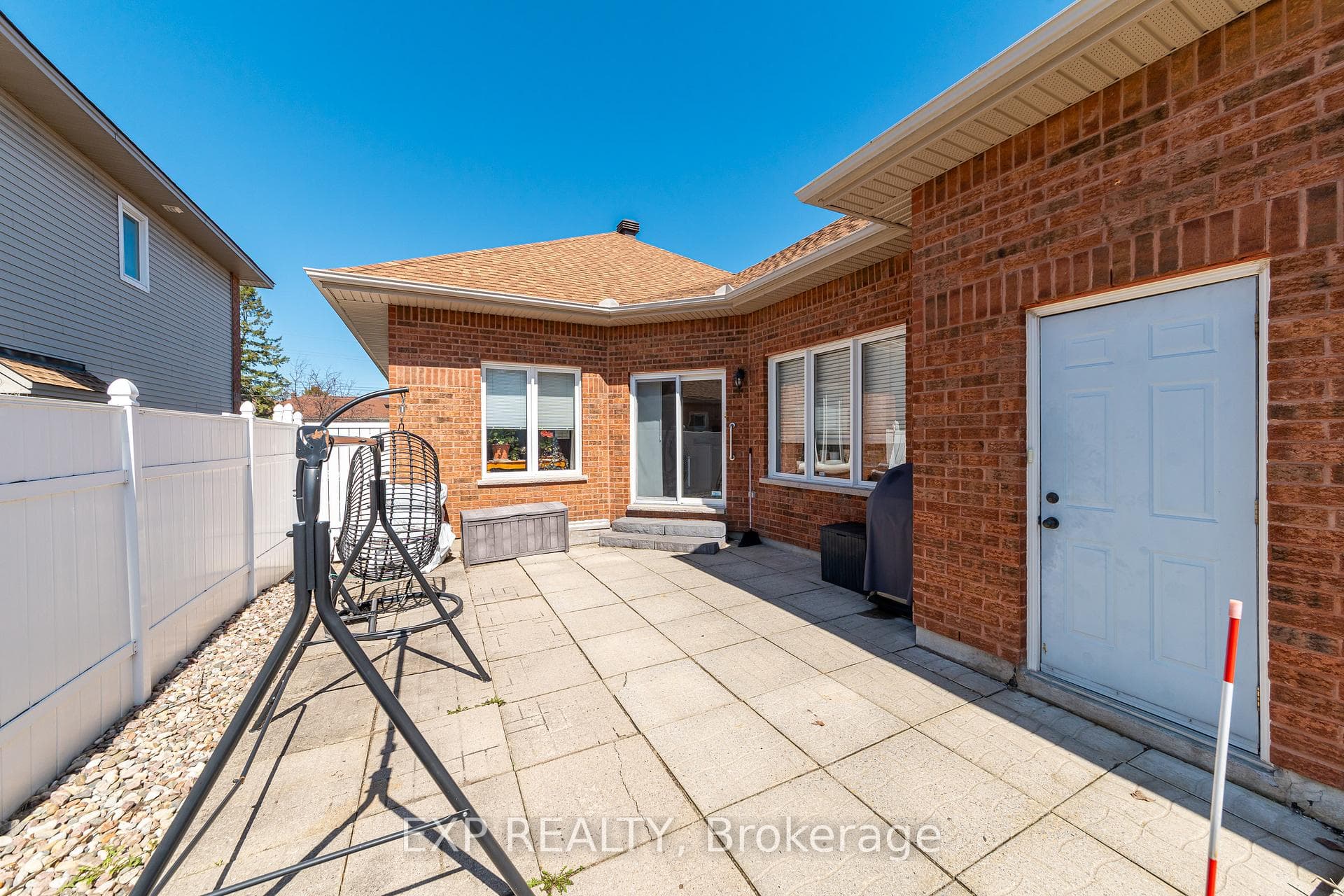 1496 Queensdale Avenue photo 24