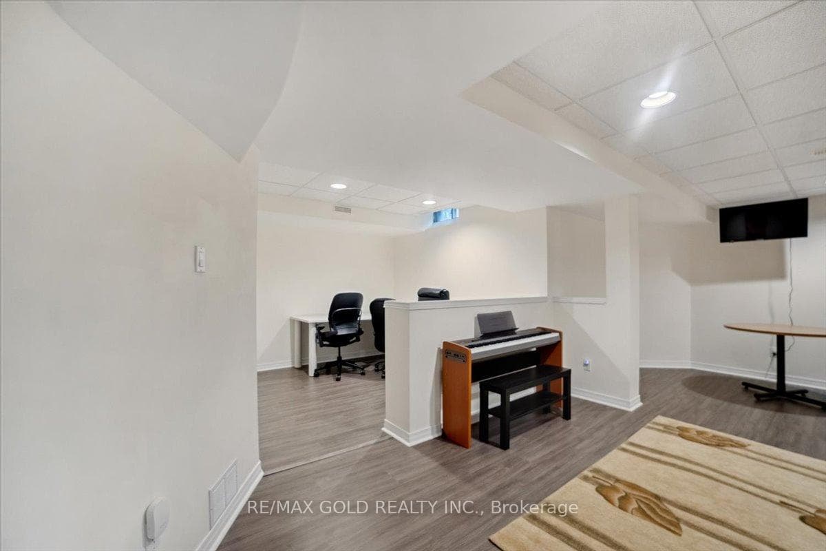 15 Canning Crescent photo 31