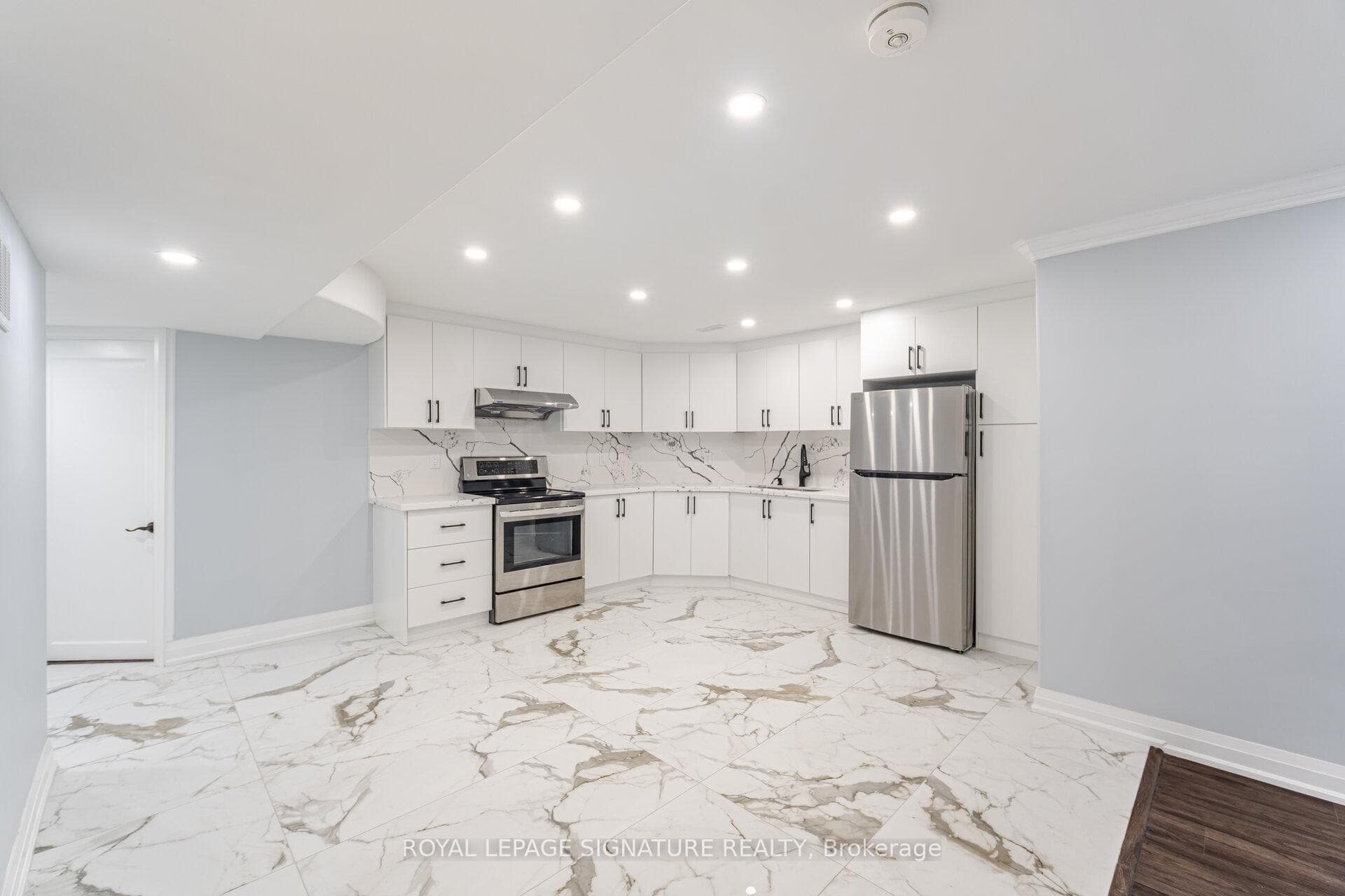 29 Huntspoint Drive Unit 2 photo 8