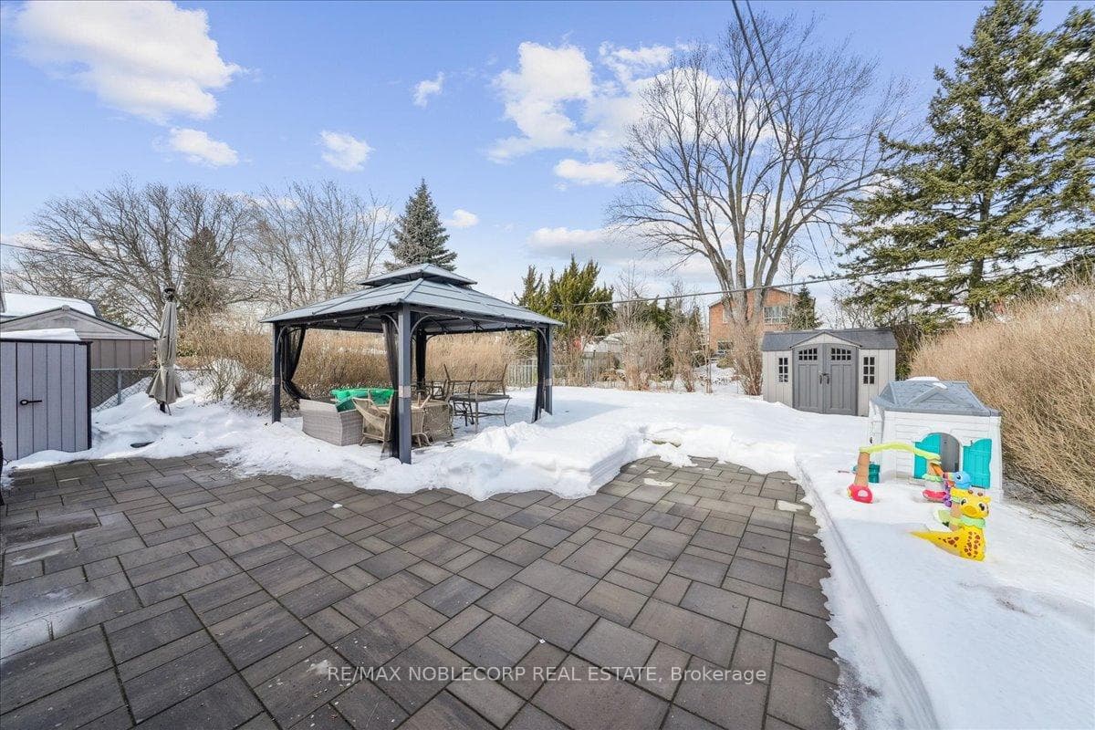 72 Christina Crescent photo 47