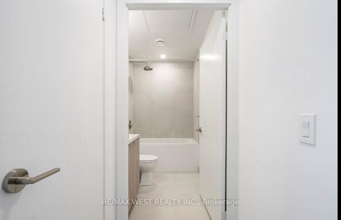 2020 Bathurst Street Unit 1209 photo 16