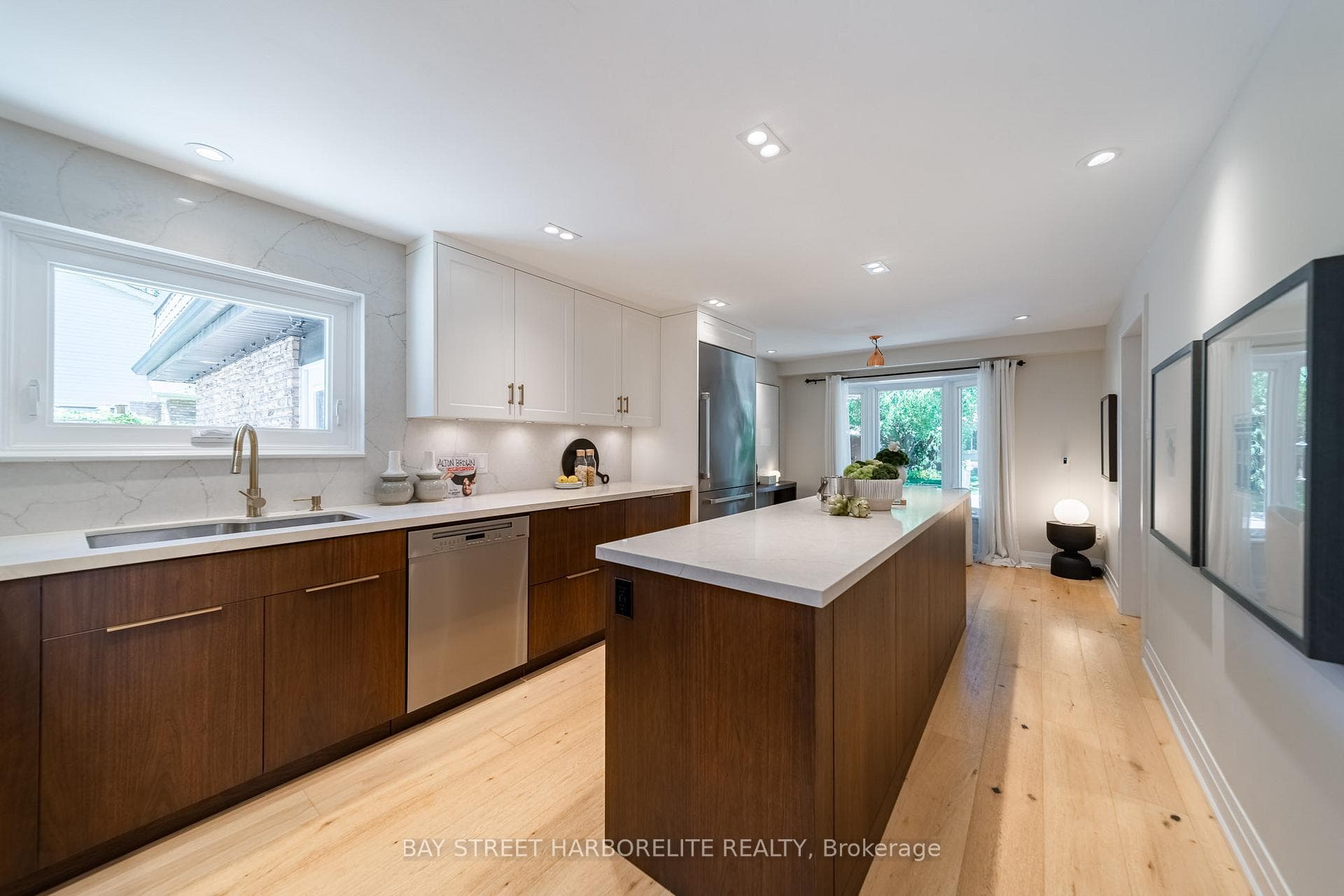 2366 Devon Road photo 11