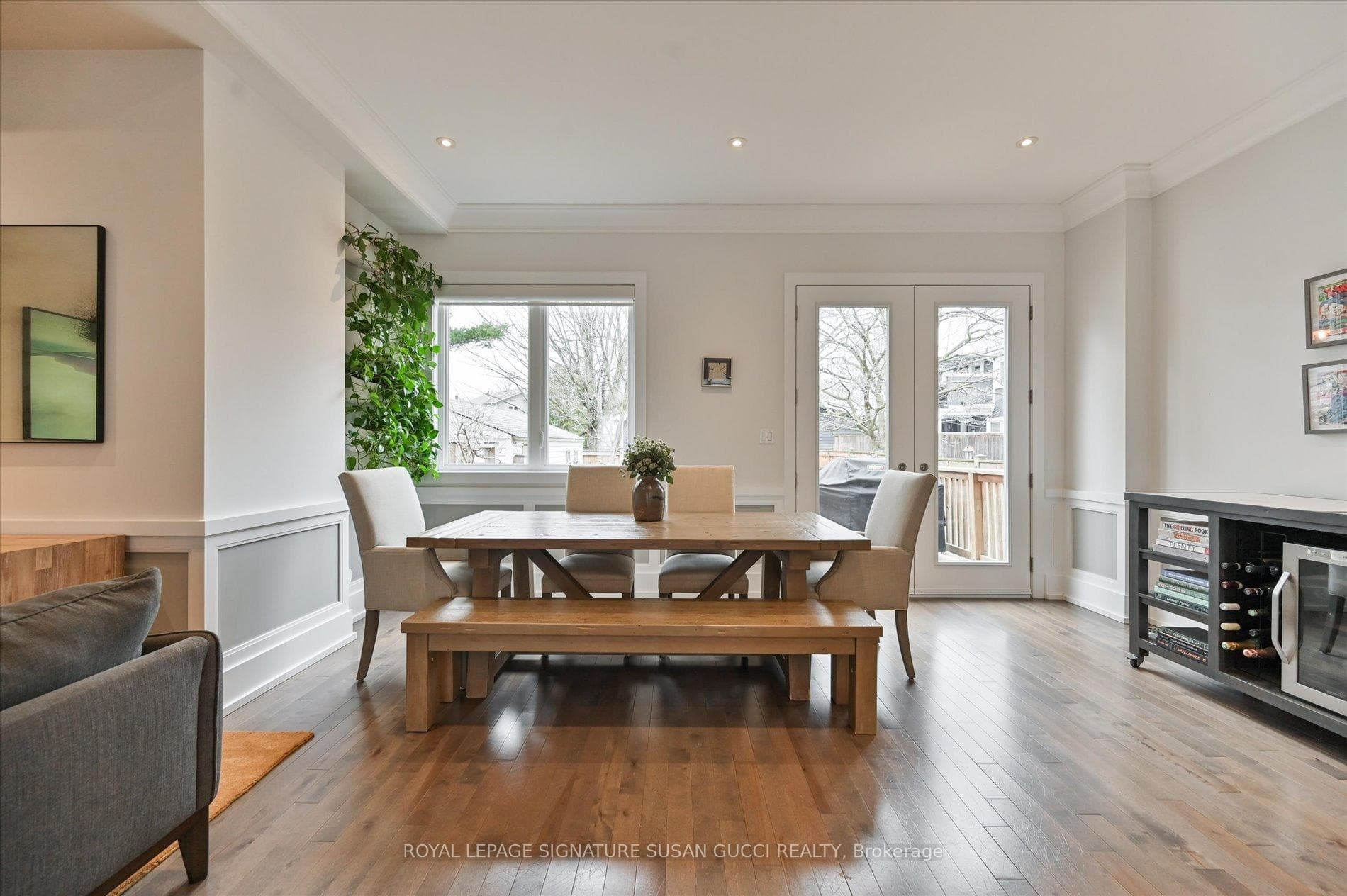 Spacious dining room expands for large gatherings
