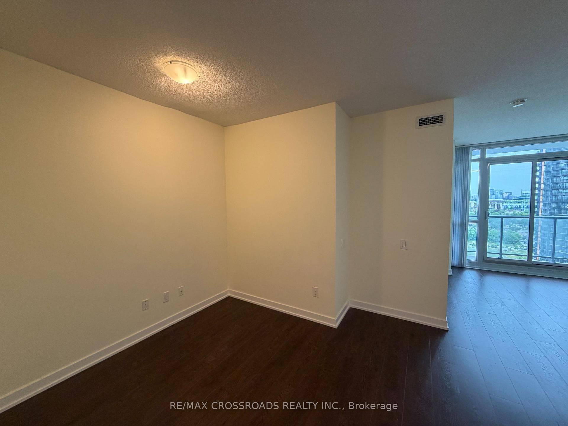 121 Mcmahon Drive Unit 2816 photo 4