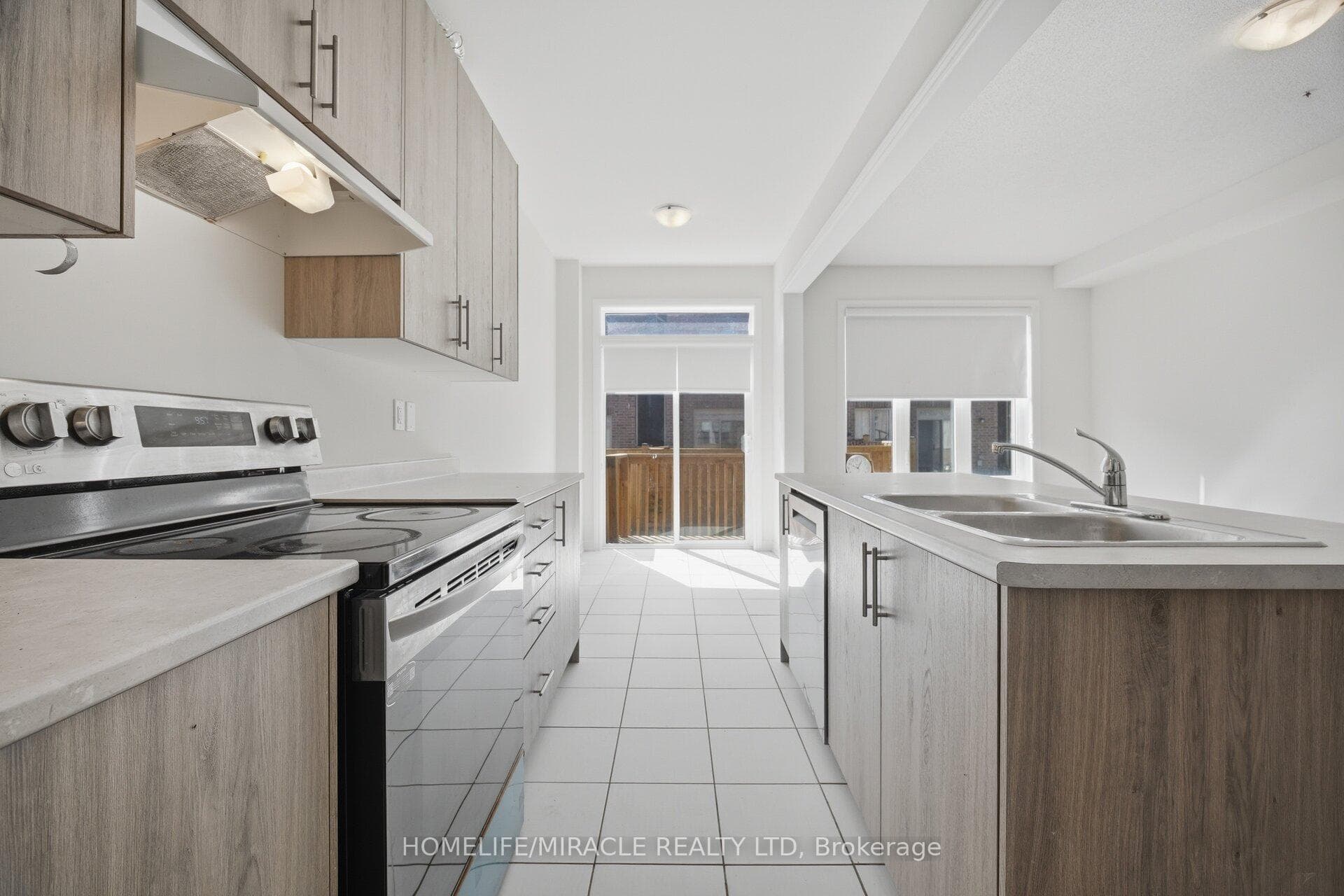 19 Donald Ficht Crescent photo 12
