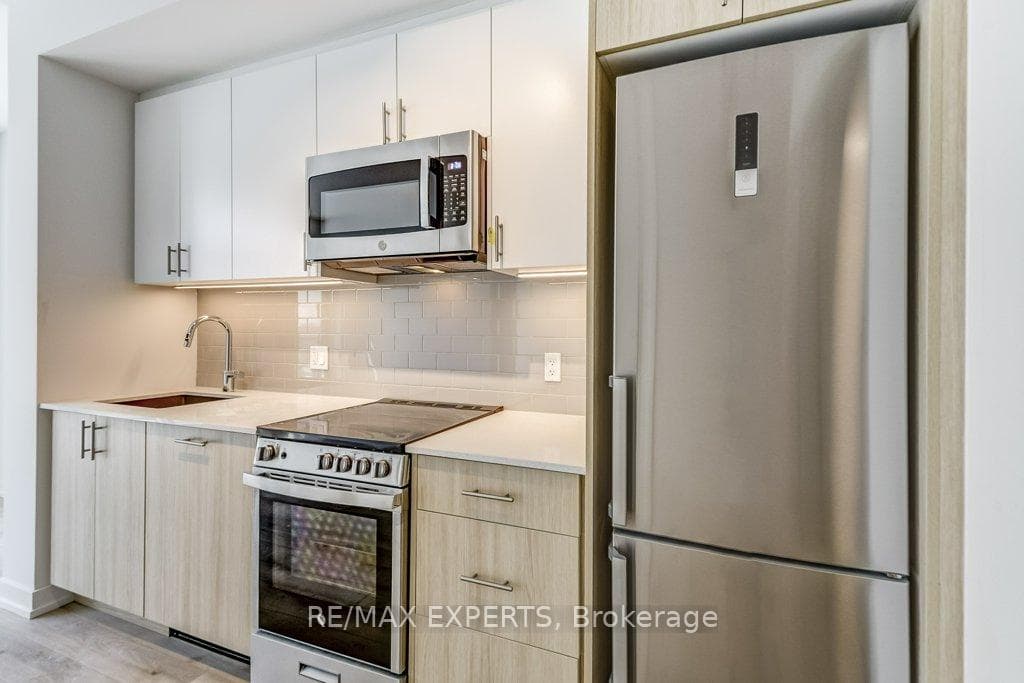 1195 The Queensway N/A Unit 806 photo 1