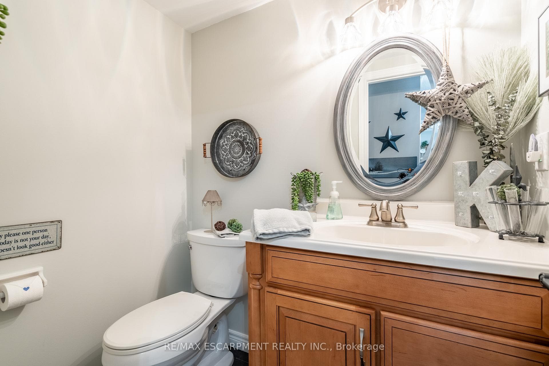 63 FORESTGATE Drive photo 26