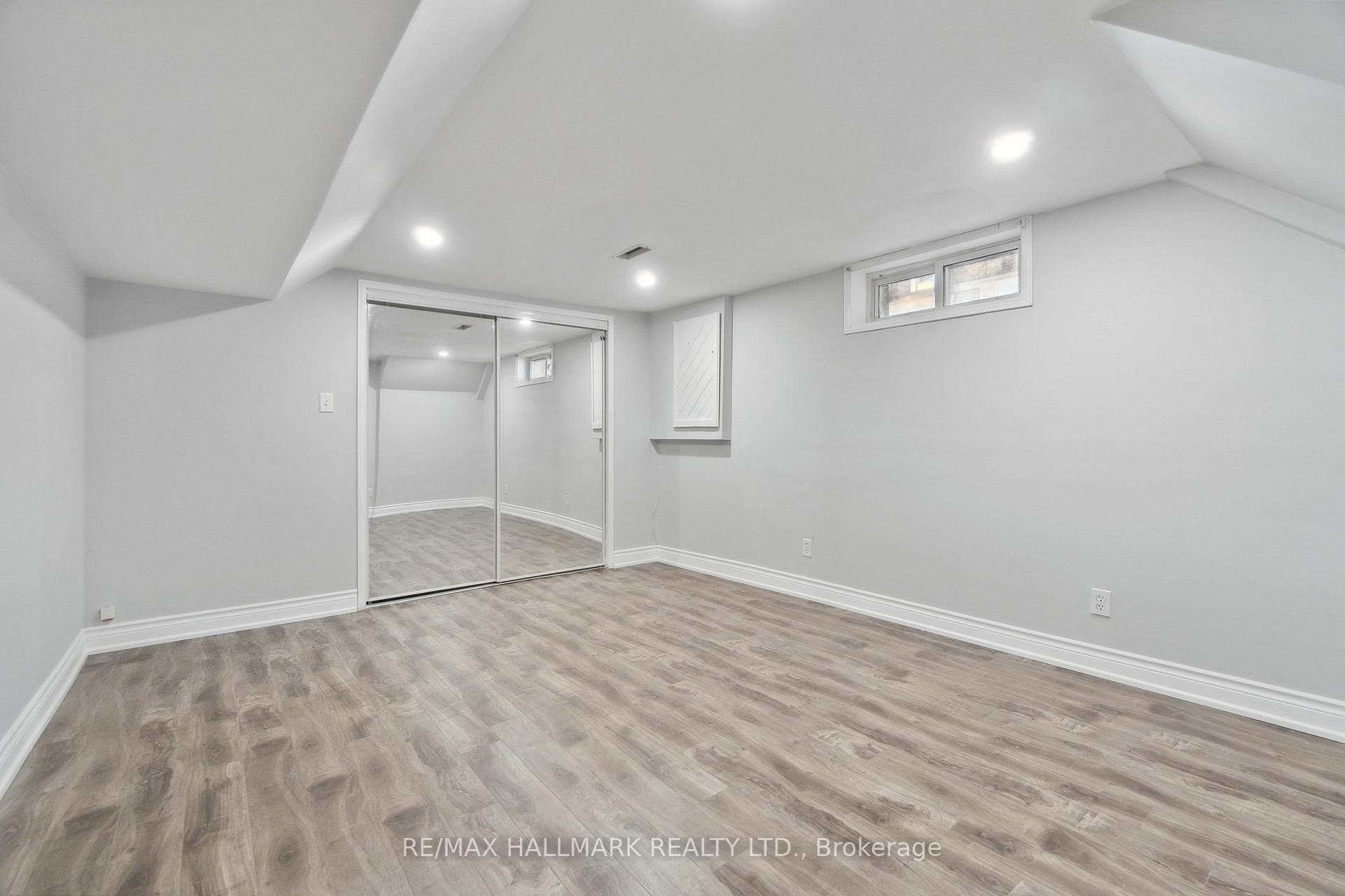 91 Boston (Lower) Crescent photo 4