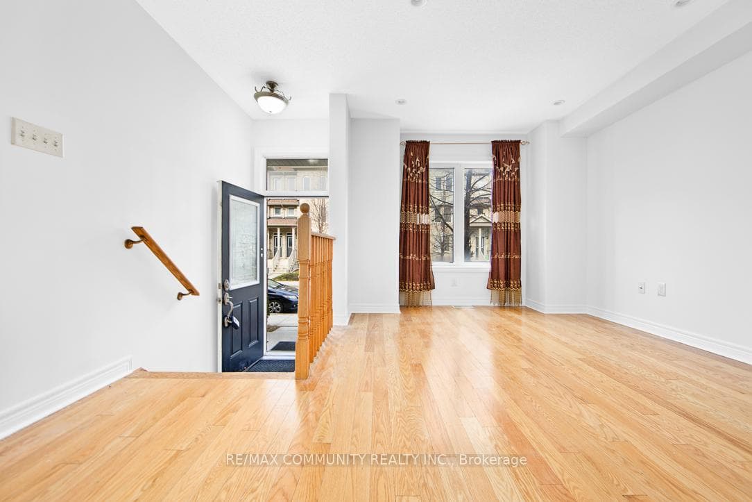 25 Kawneer Terrace photo 3
