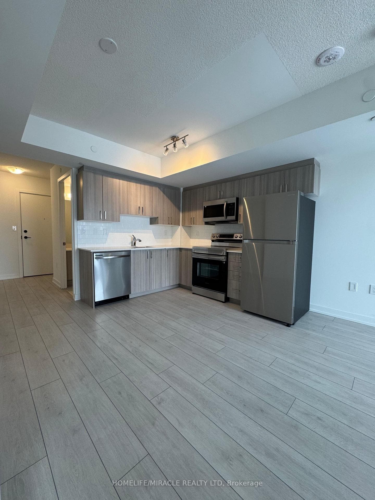 556 Marlee Avenue Unit 621 photo 7