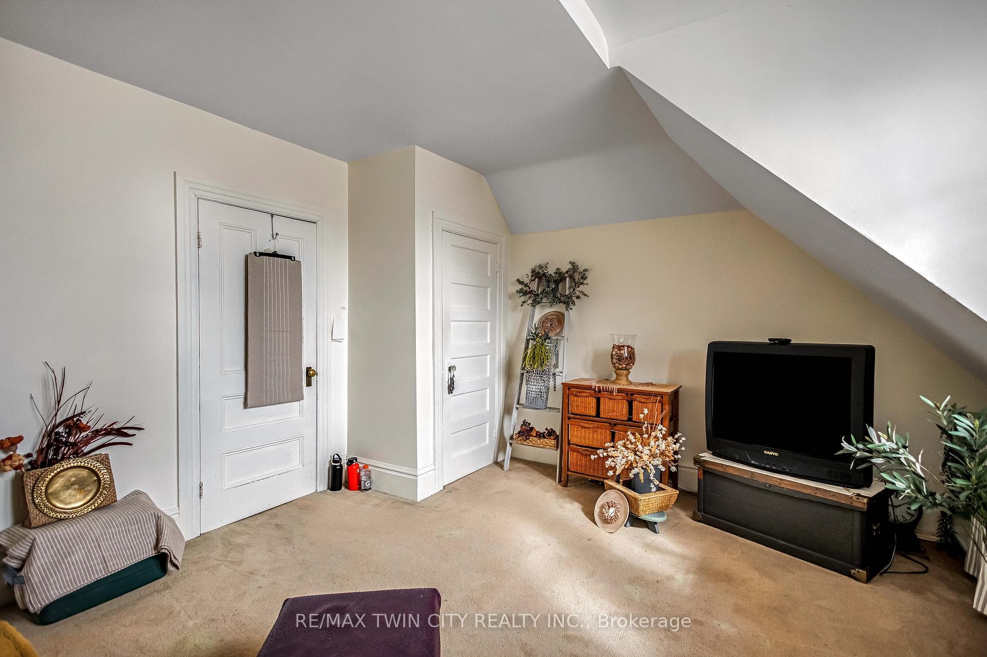 58 Lorne Crescent photo 31
