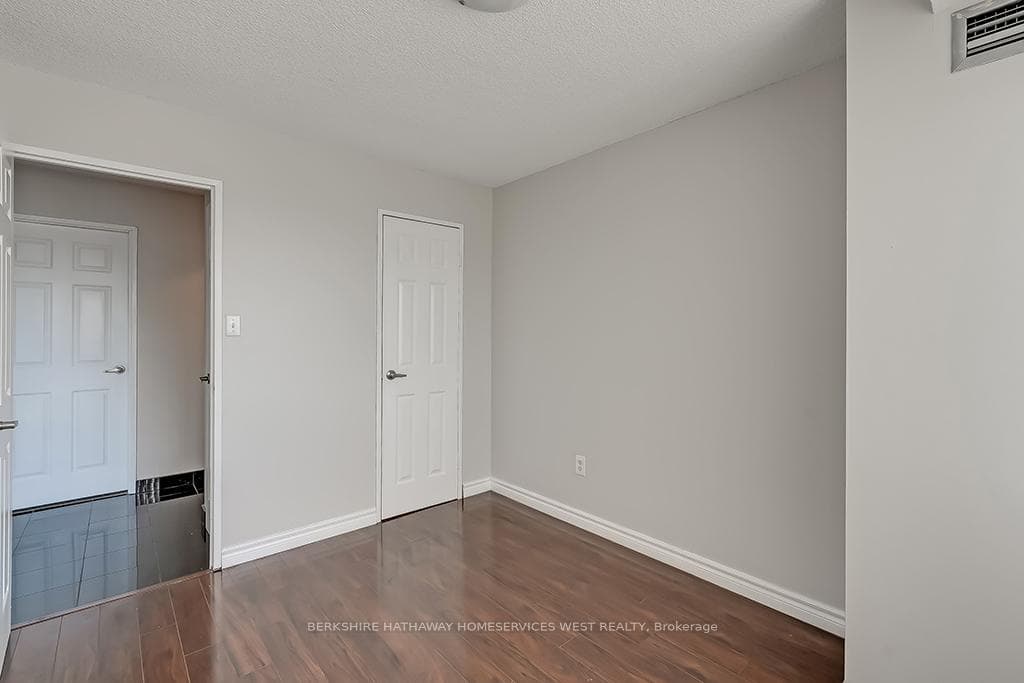 50 Elm Drive Unit 705 photo 26