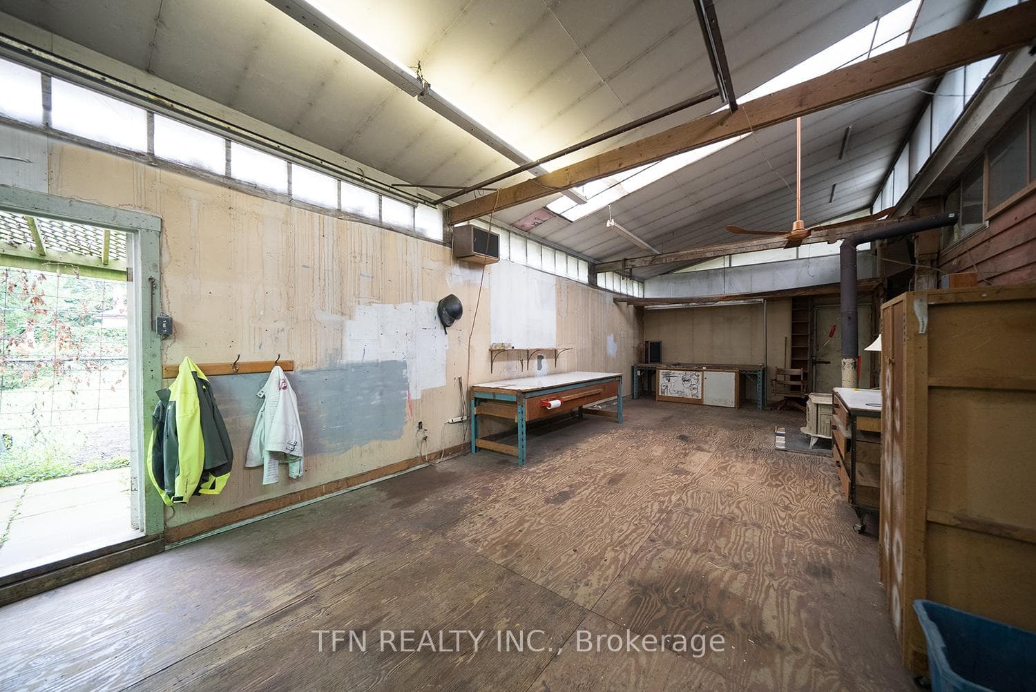 480 Colborne Street photo 18