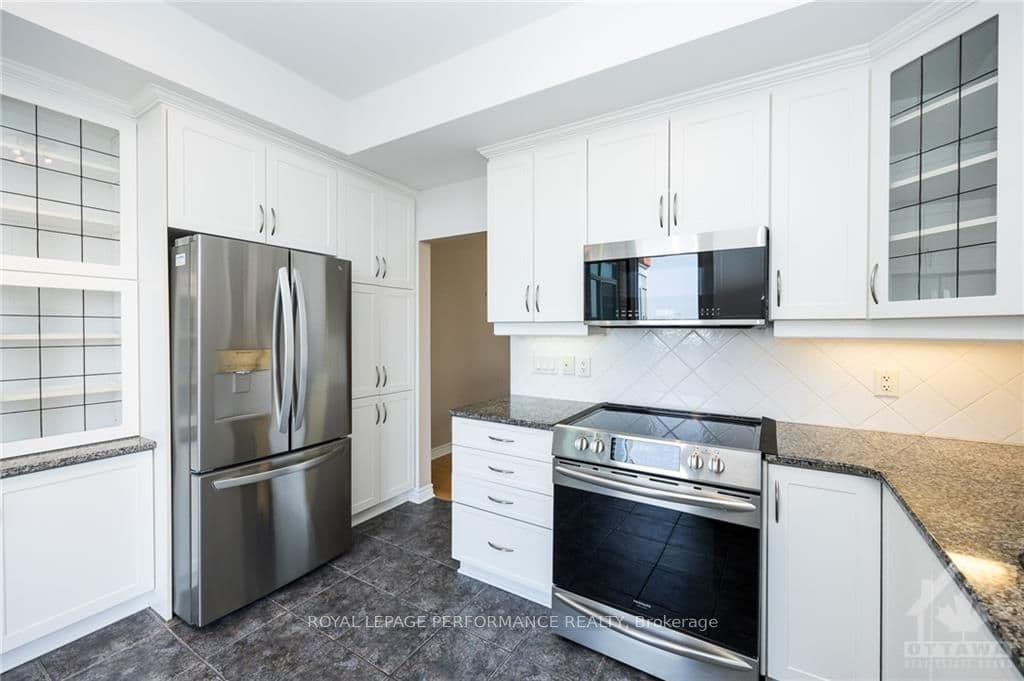 136 DARLINGTON Unit 1006 photo 13