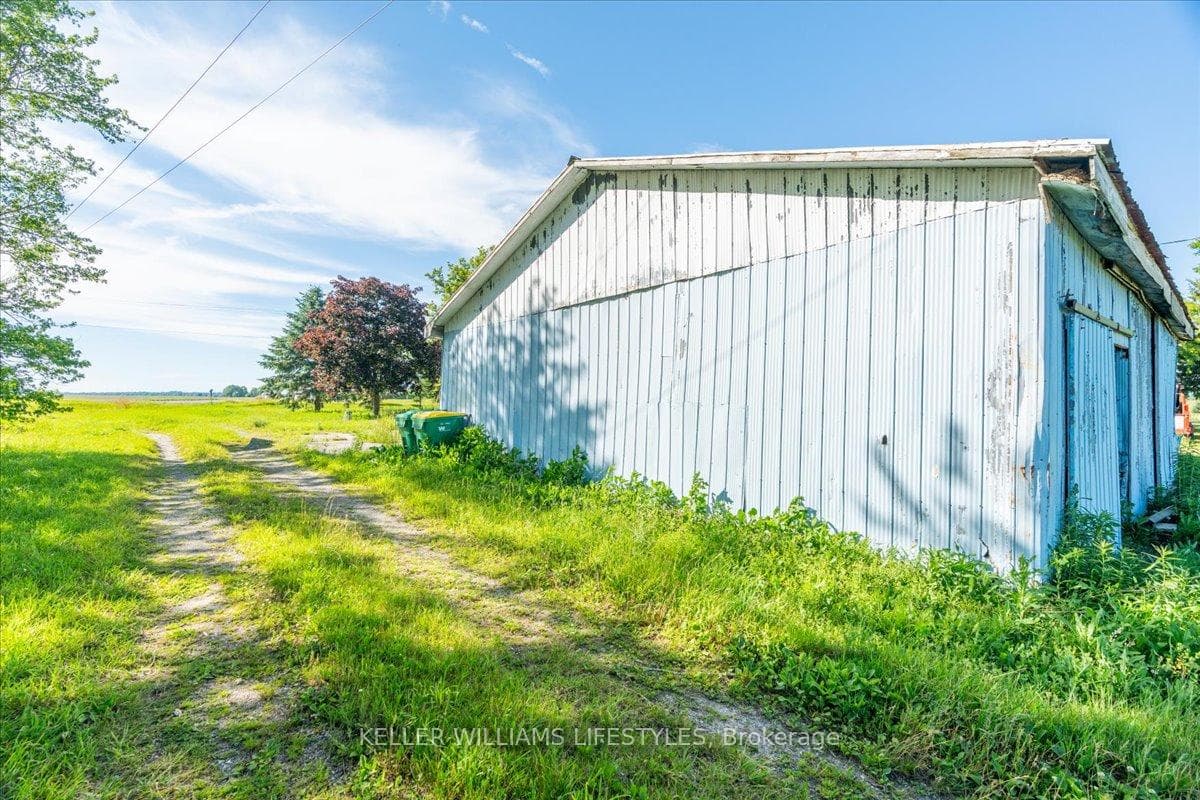 6079 Longwoods Road photo 26