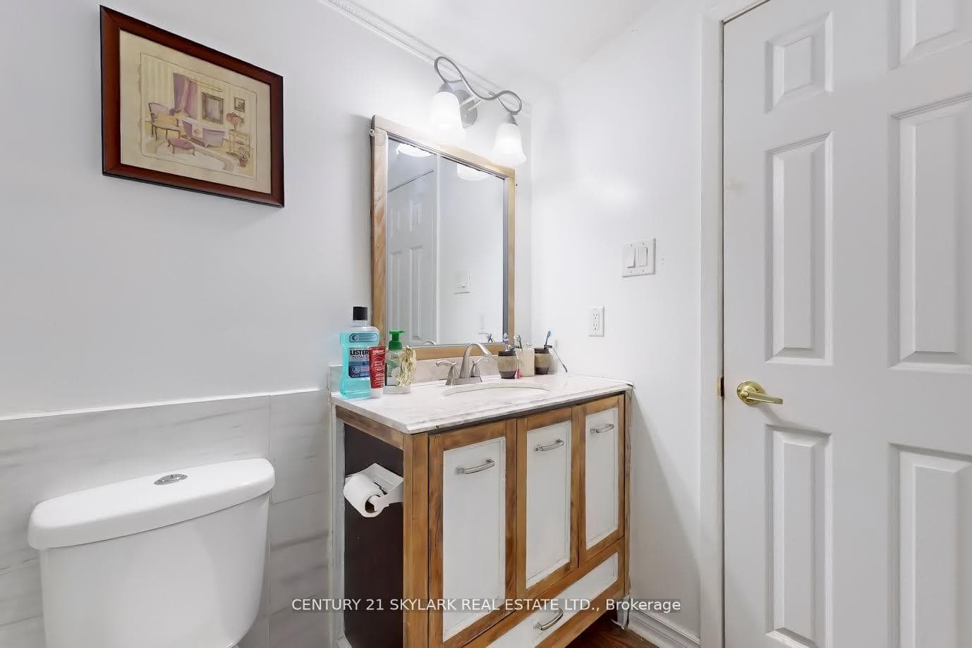452 Silverstone Drive Unit 44 photo 32