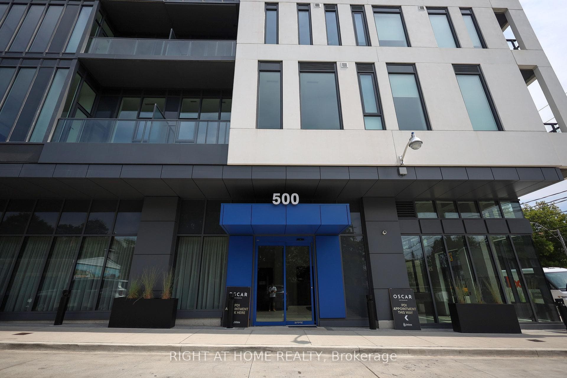 500 Dupont Street Unit 306 photo 4