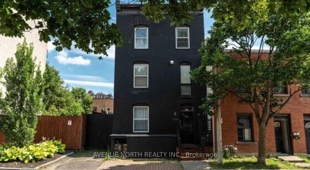 01-208 Clarence Street photo 1