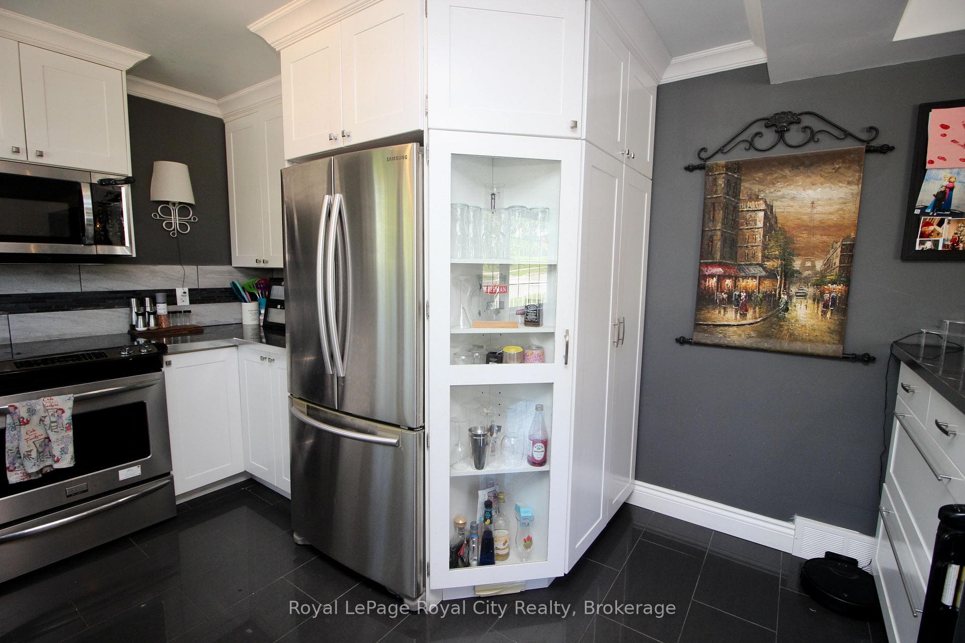 8 Rosewood Avenue photo 18