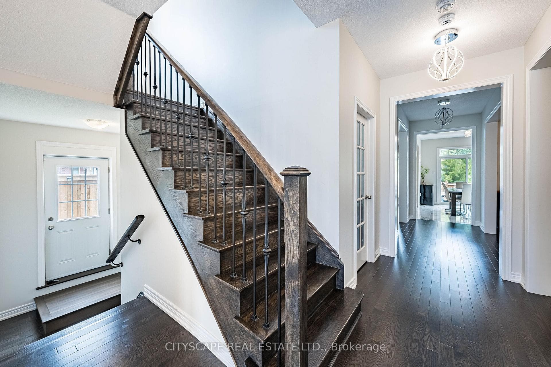 54 Ezra Crescent photo 9