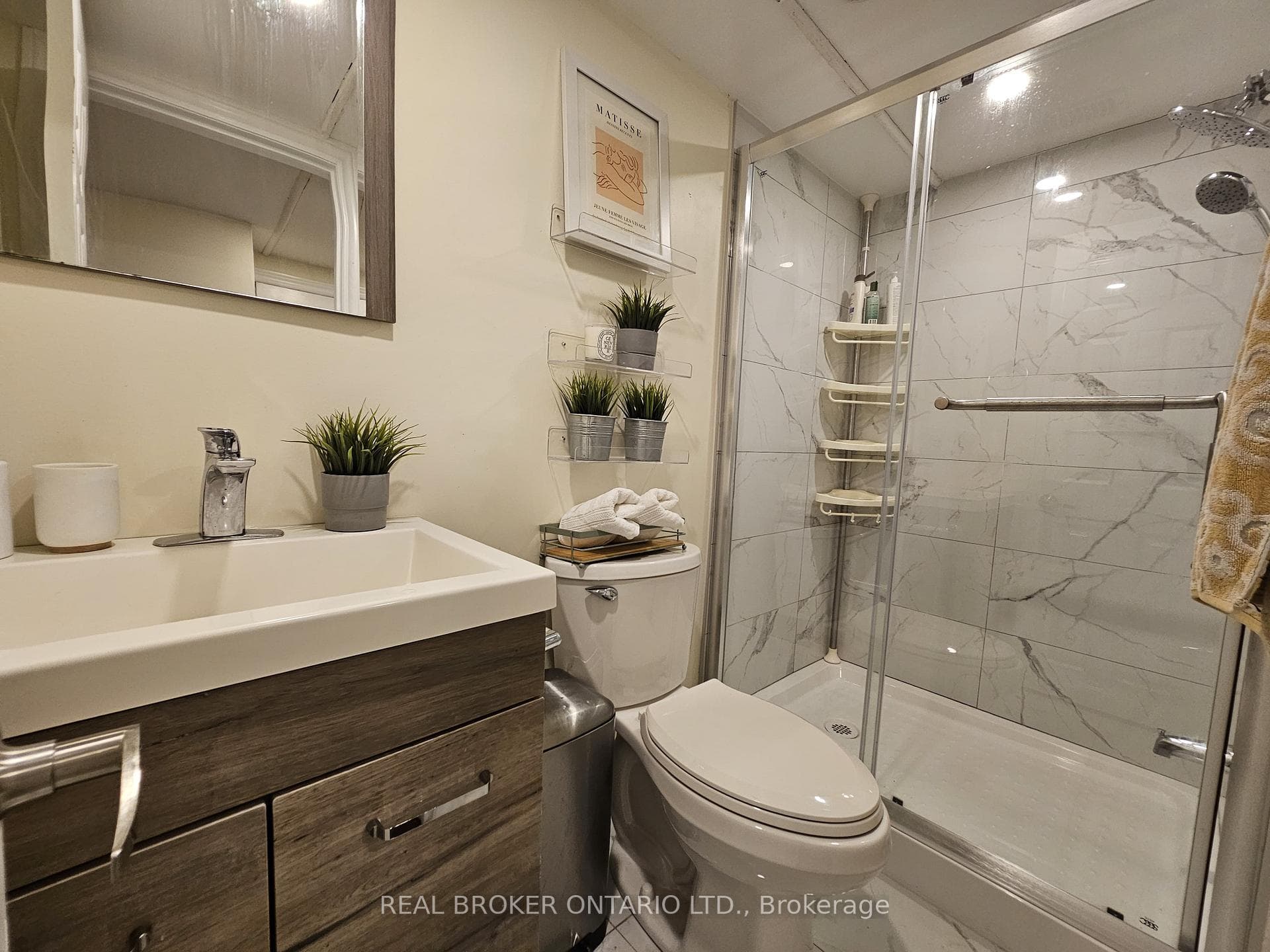 9472 Sheppard Avenue photo 20