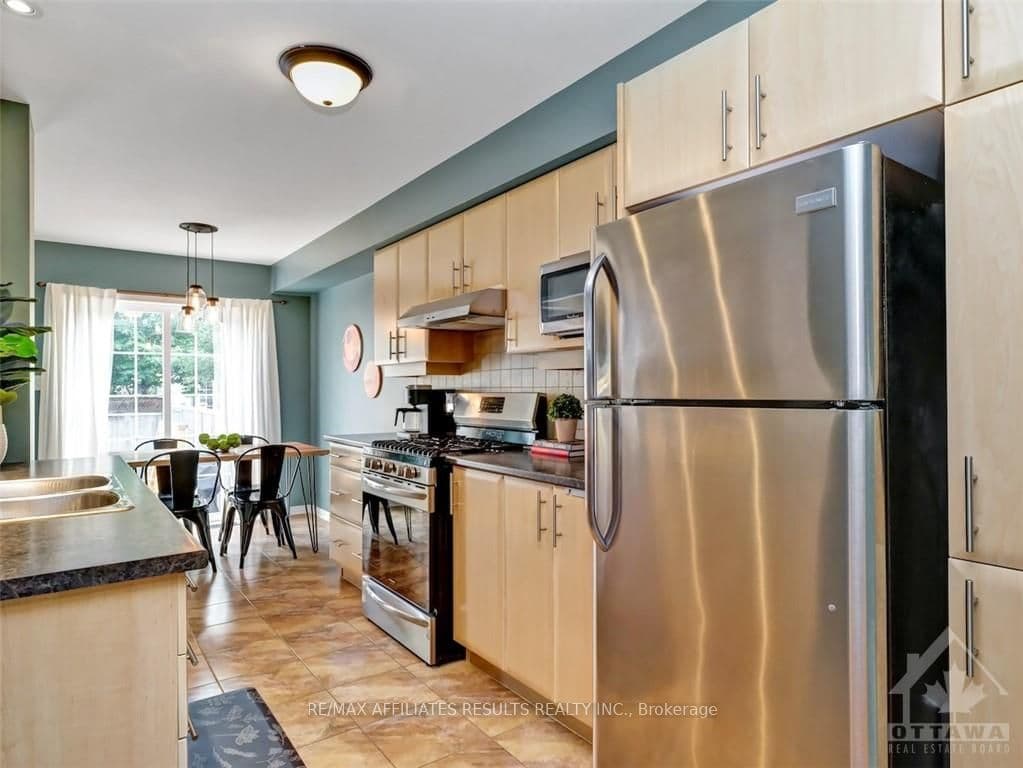 424 ASHBOURNE Crescent photo 15