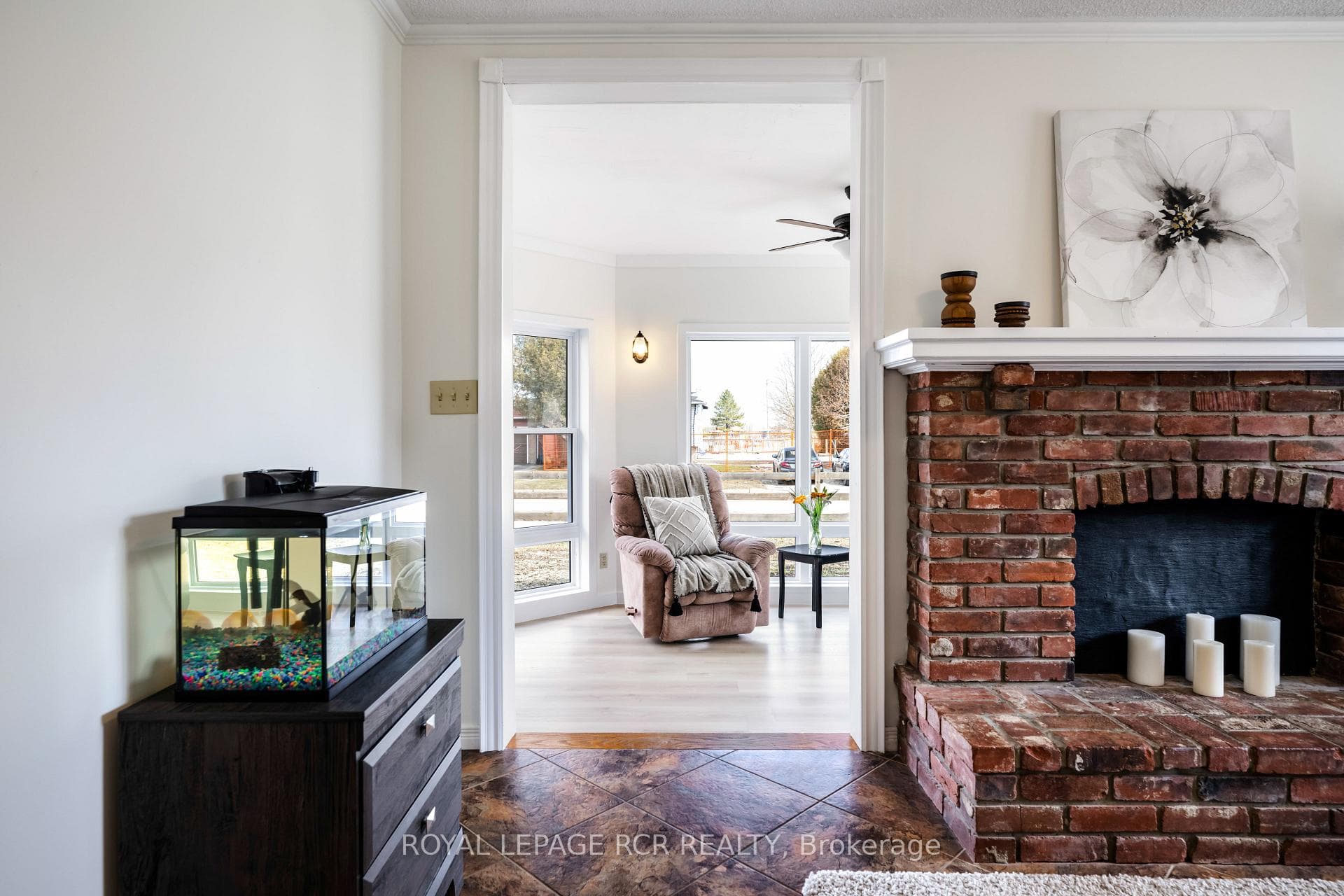 336 Pineview Gardens photo 15