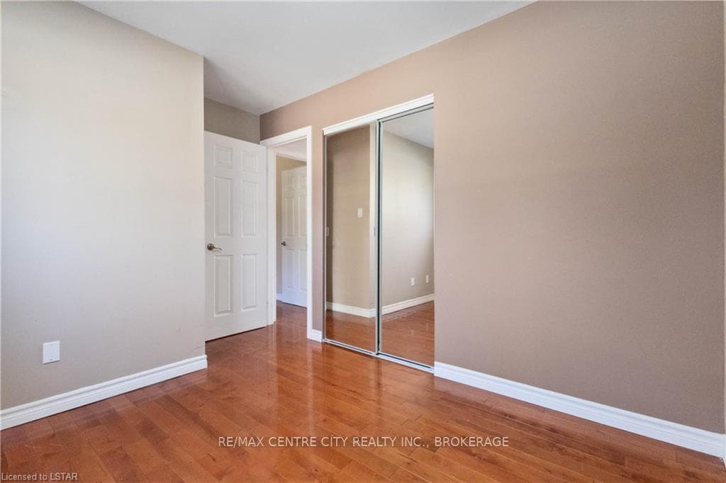 50 STROUD Crescent photo 23