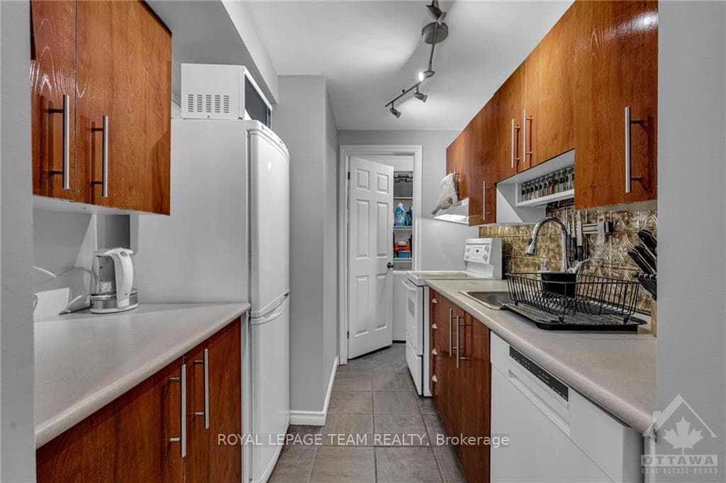 513 KING EDWARD Avenue Unit 1 photo 4