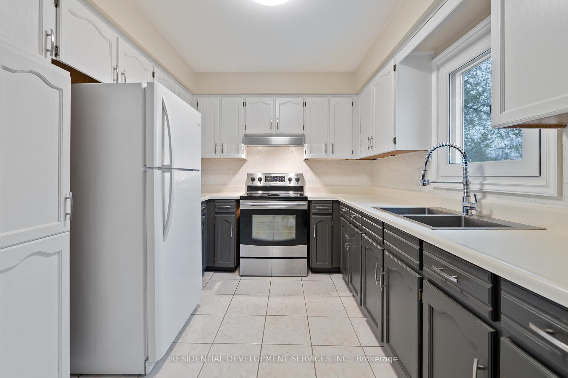 93 Rollo Drive photo 6