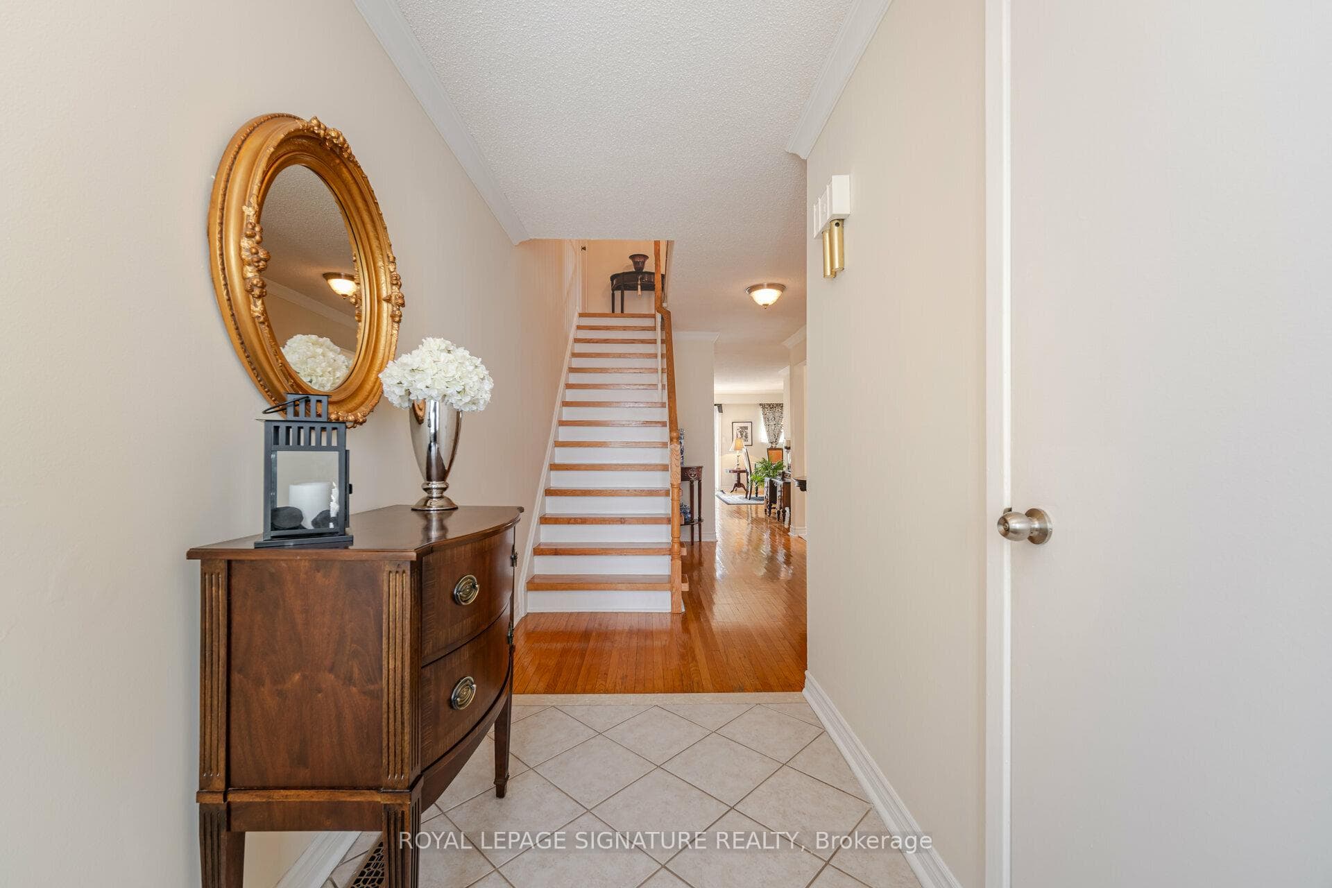 458 Appledore Crescent photo 5