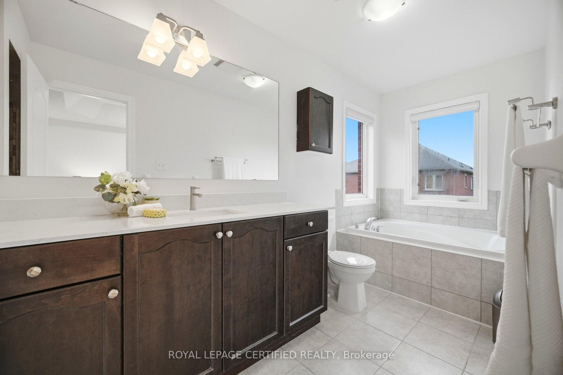 3302 Stoney Crescent photo 23