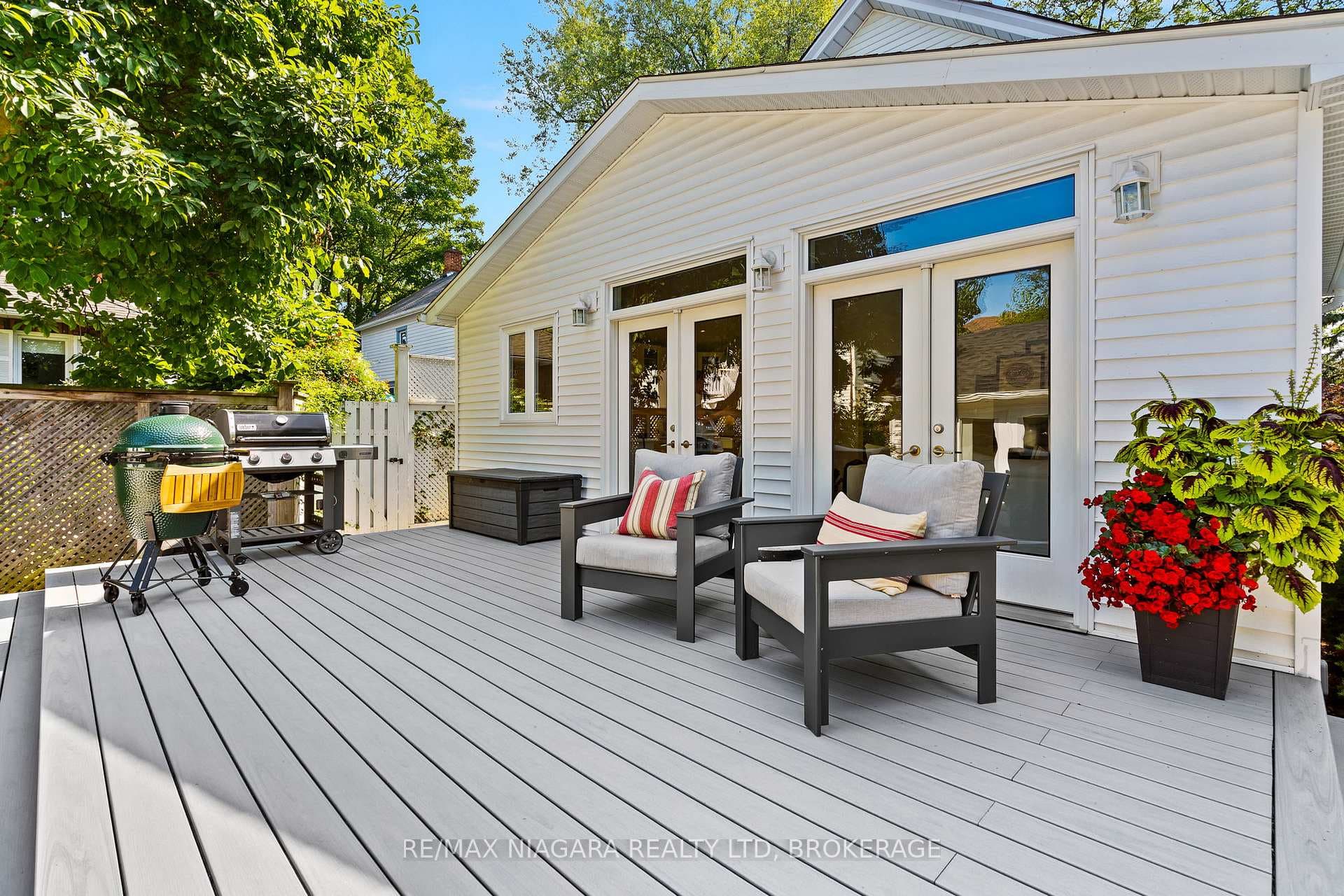 6 Simcoe Street photo 31