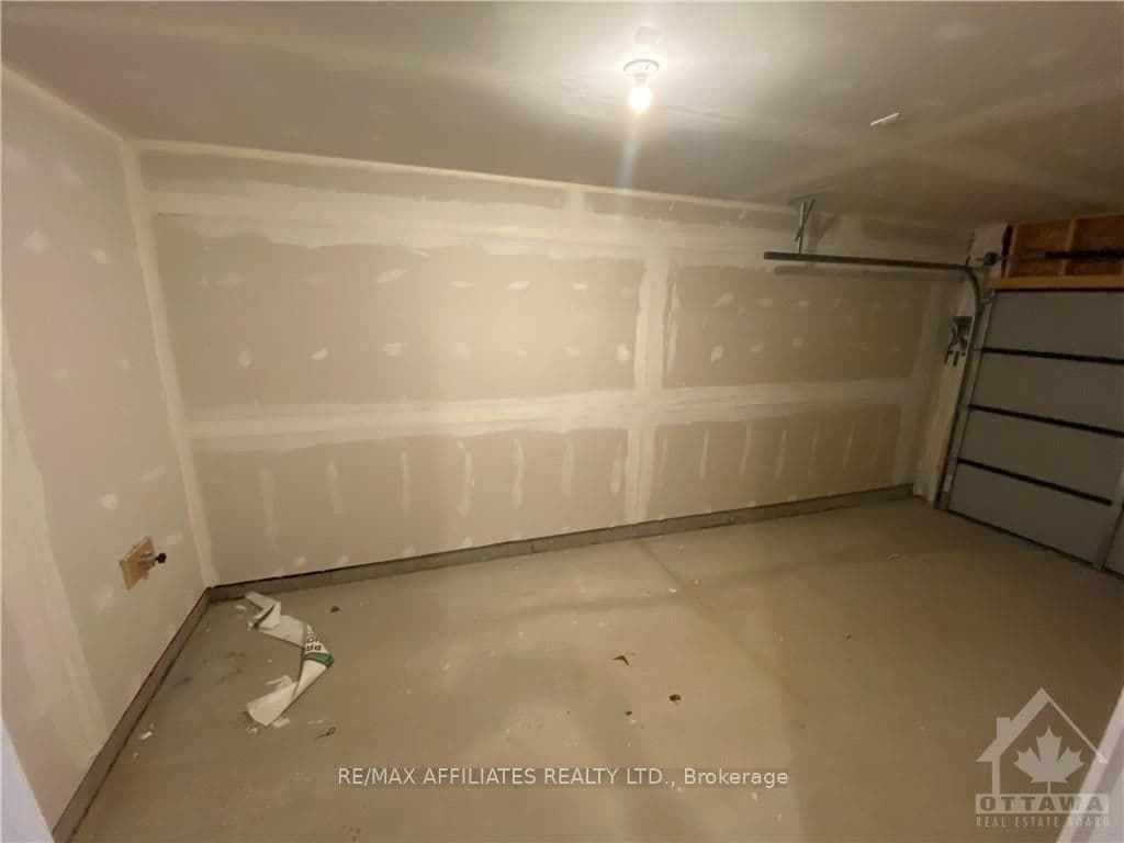 58 STAPLES Boulevard photo 22