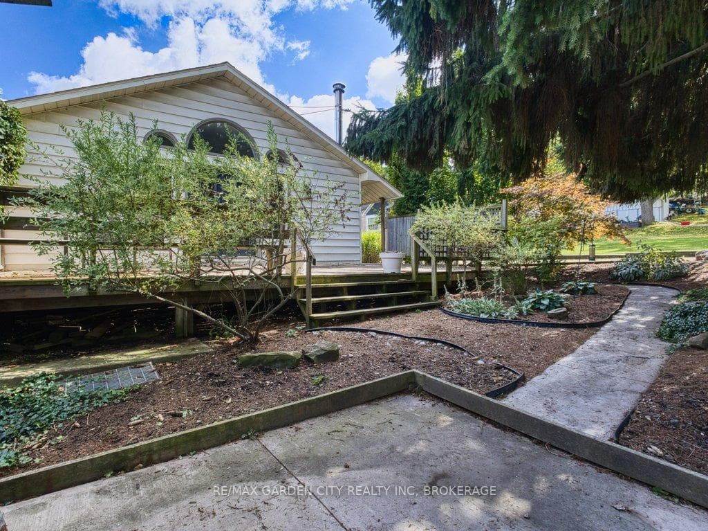 33 Dundas Crescent photo 41