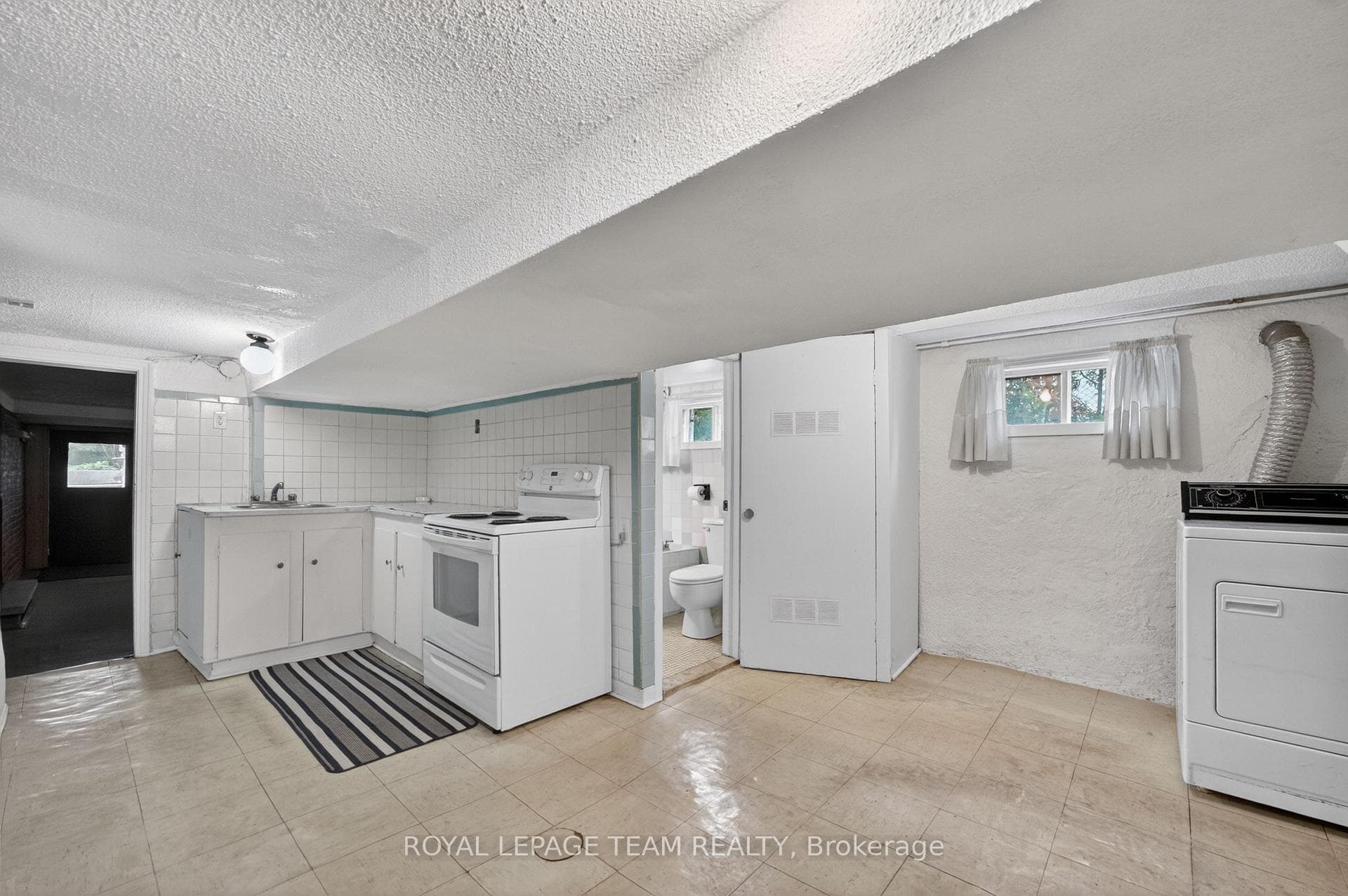 274 Breezehill Avenue photo 29
