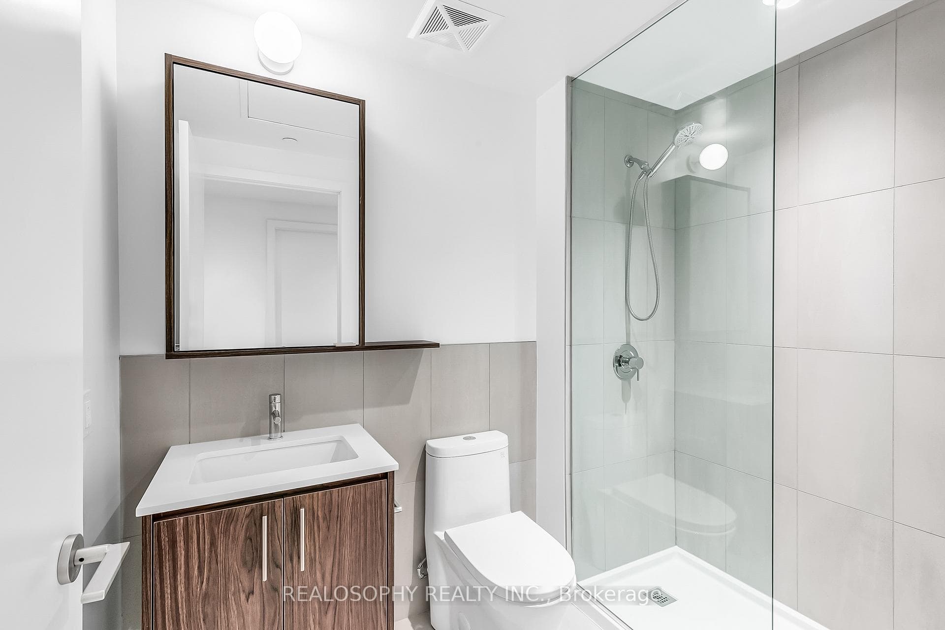 115 Larchmount Avenue Unit 405 photo 6