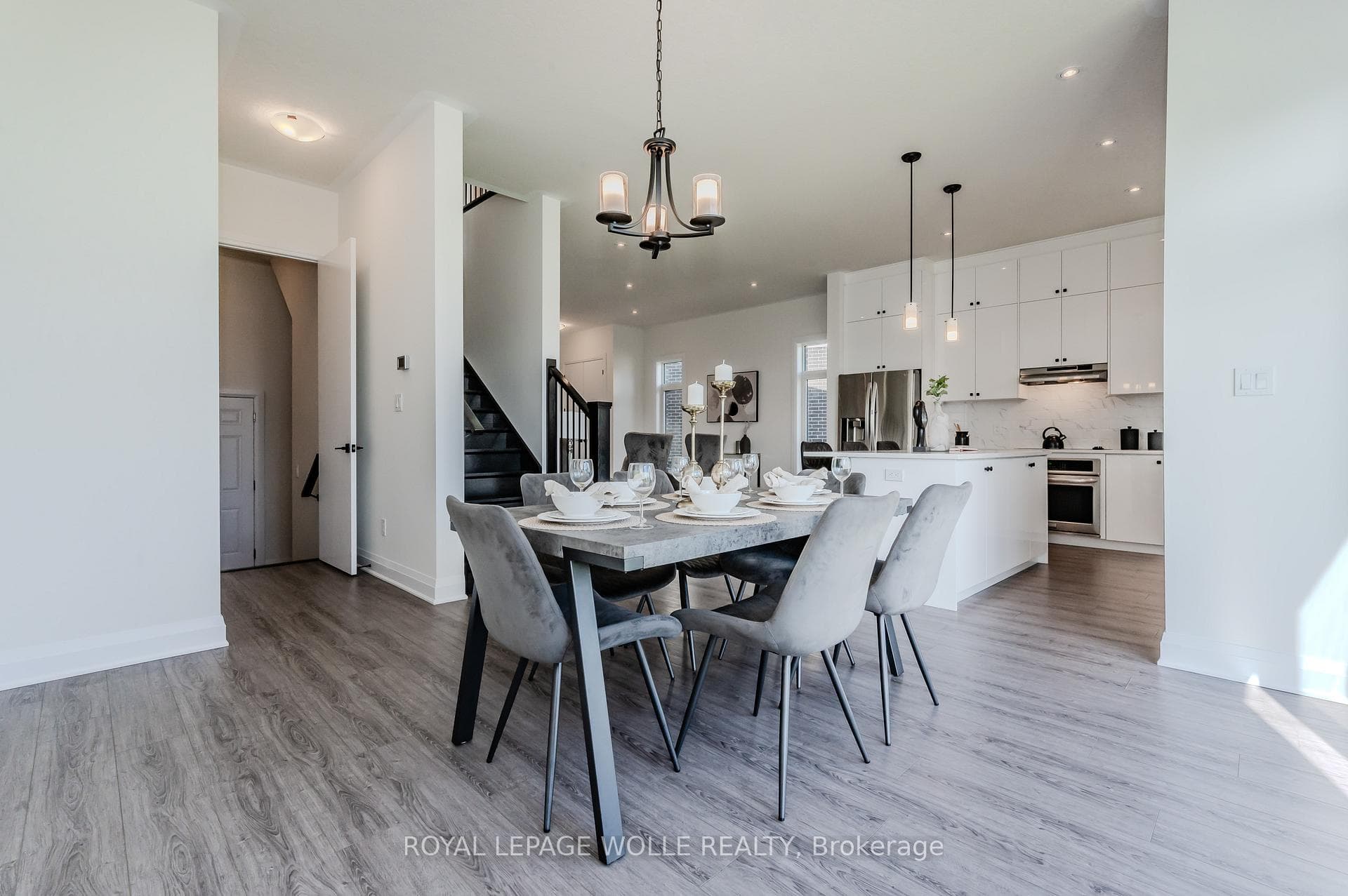 540 Nathalie Crescent photo 10