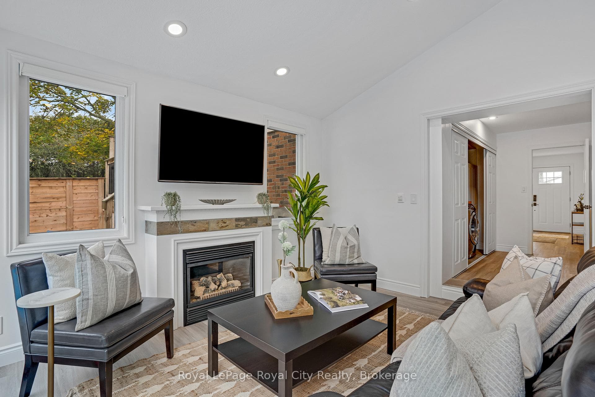 31 Lambert Crescent photo 14