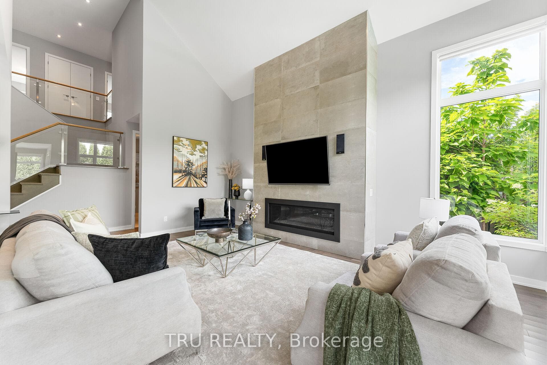 250 Sunnyridge Crescent photo 19