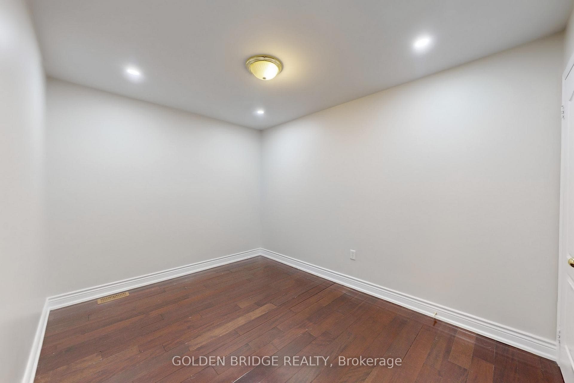 158 Worthington Avenue photo 32