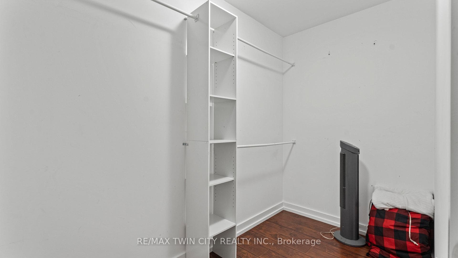 7 Winston Avenue photo 28