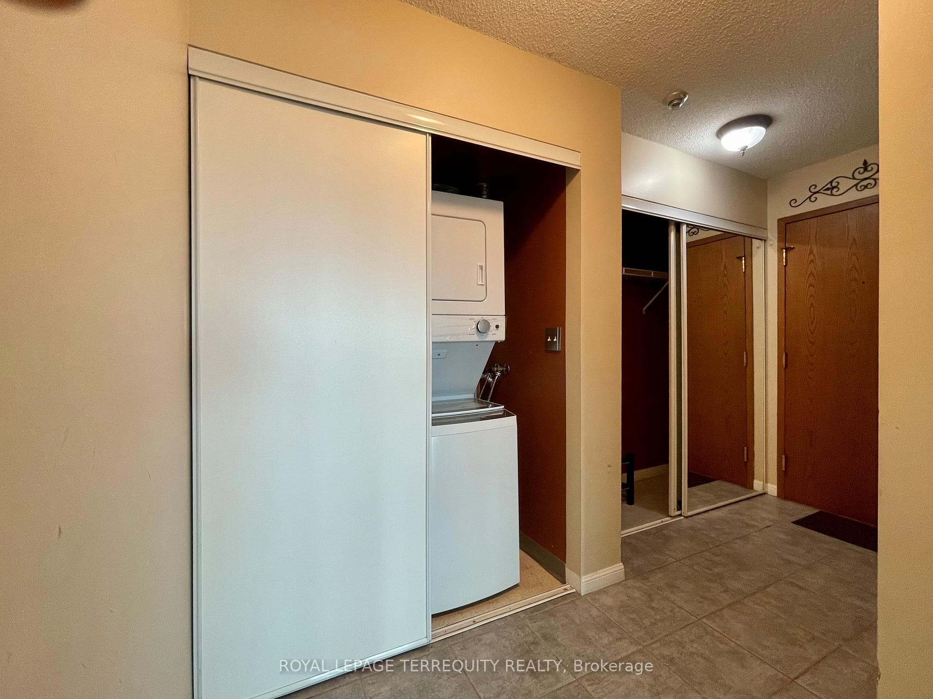 11 Lee Centre Unit 912 photo 5
