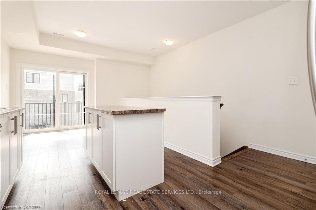 383 Dundas Street Unit 11 photo 16