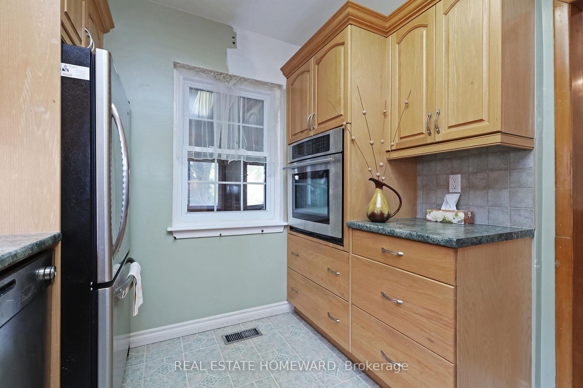 32 Chestnut Crescent photo 8