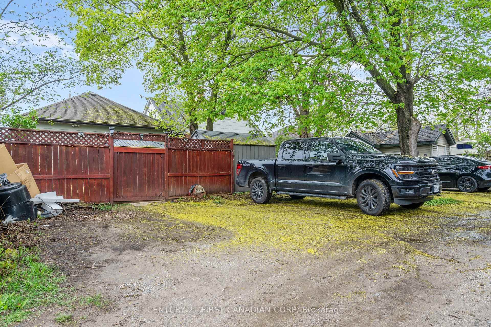 594 Highbury Avenue photo 29
