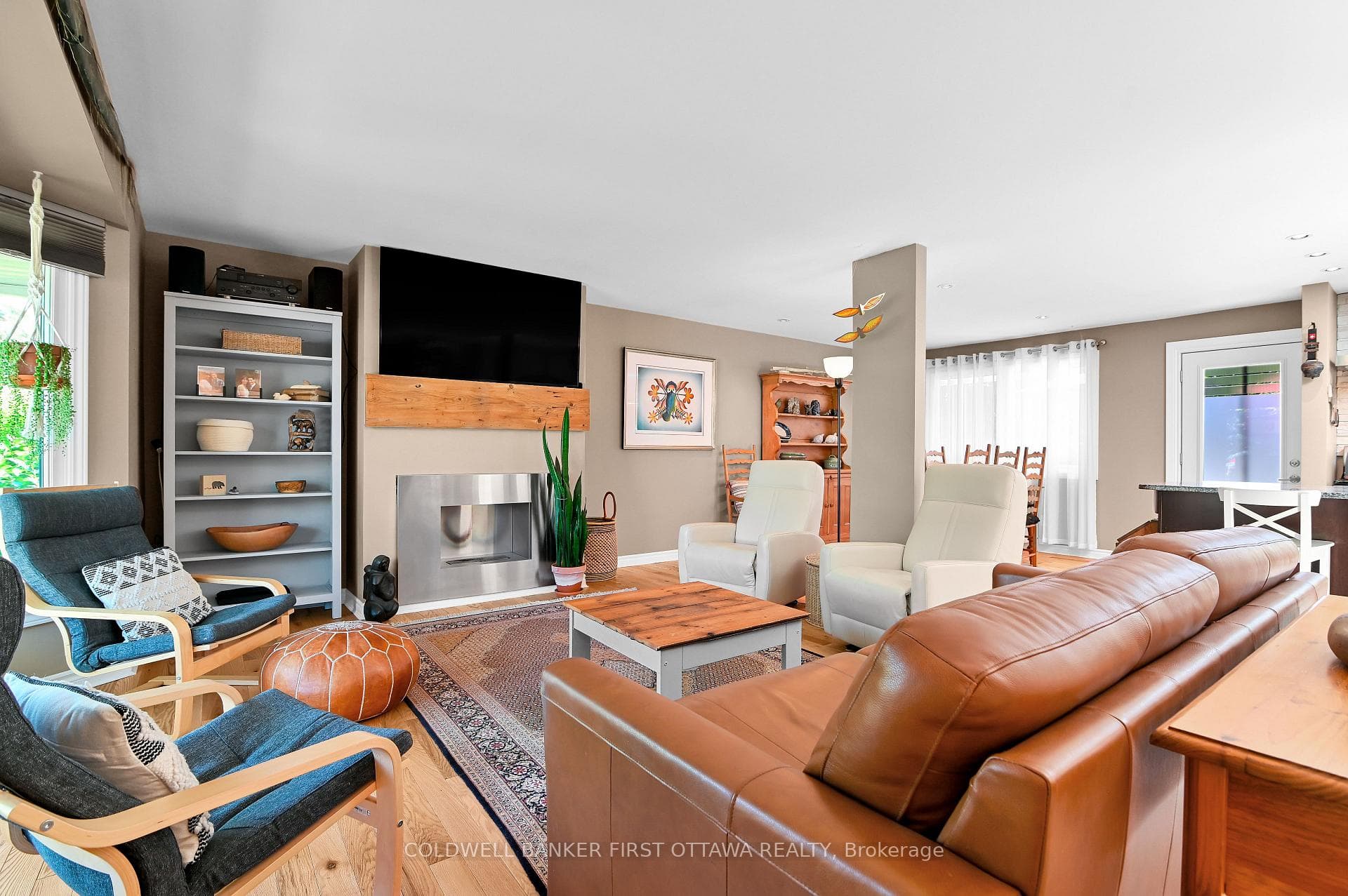 580 Duff Crescent photo 8