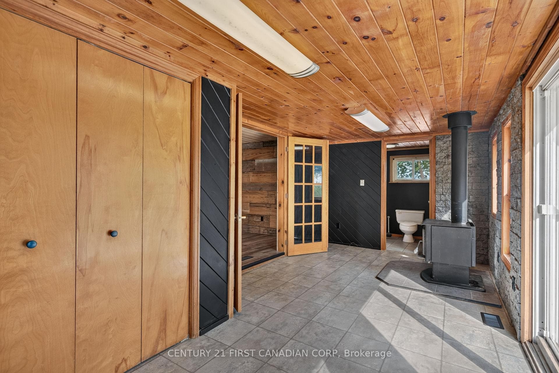 20847 Victoria Road photo 13