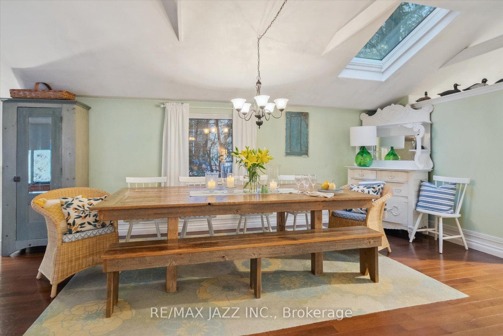Farm size dinning area.